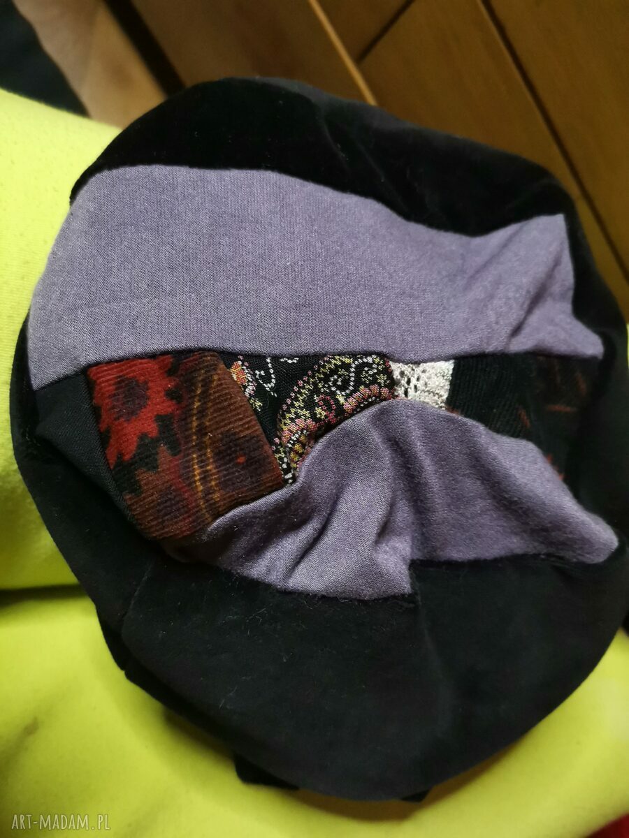Czapka damska na podszewce - patchworkowa czarna góra