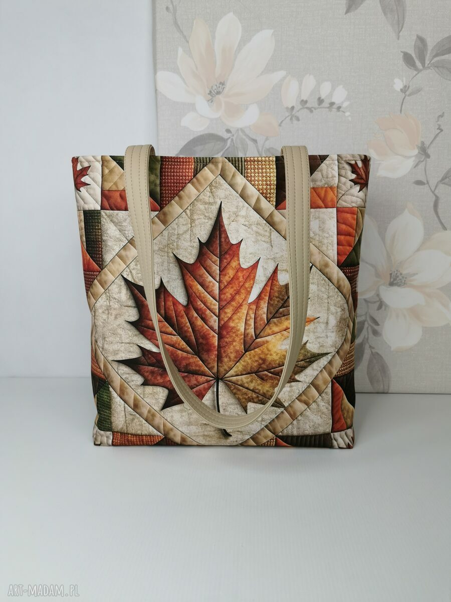Duża shopper bag na ramię z motywem liścia klonu - zapinana na zamek