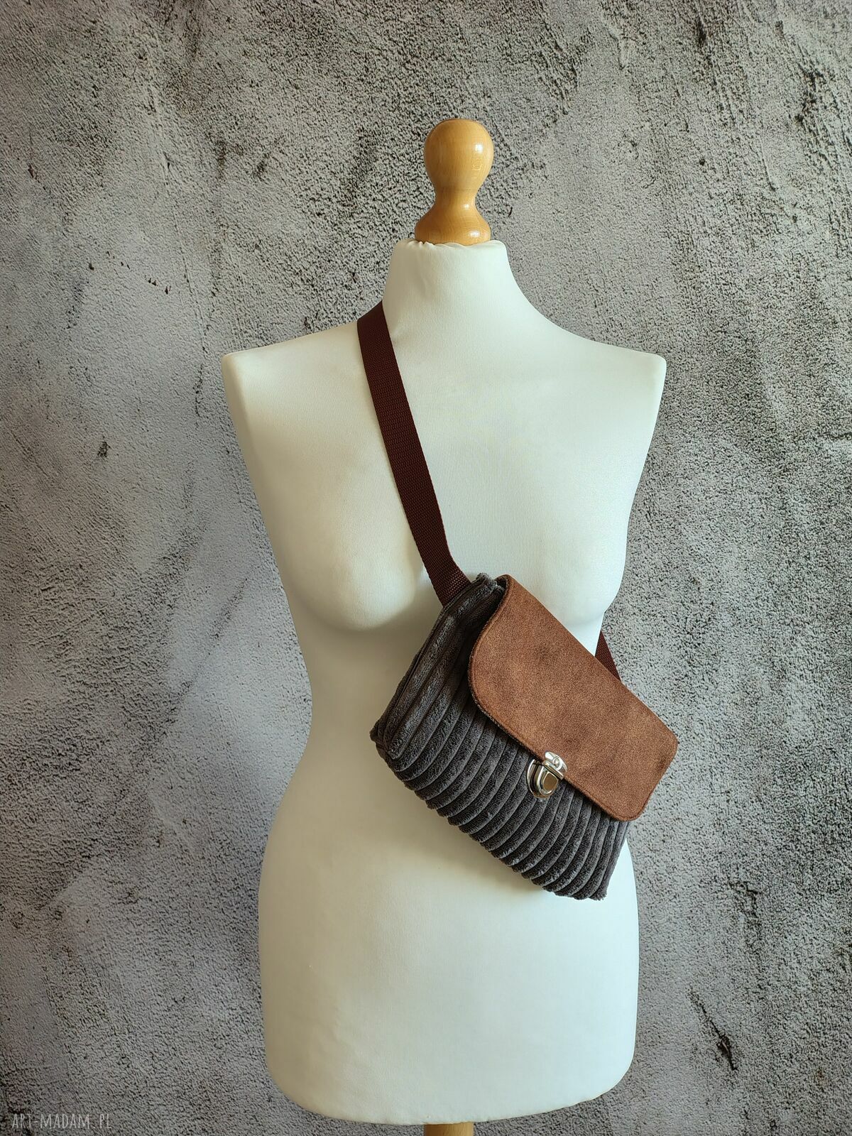 Damska nerka handmade - mini saszetka na rower i koncert