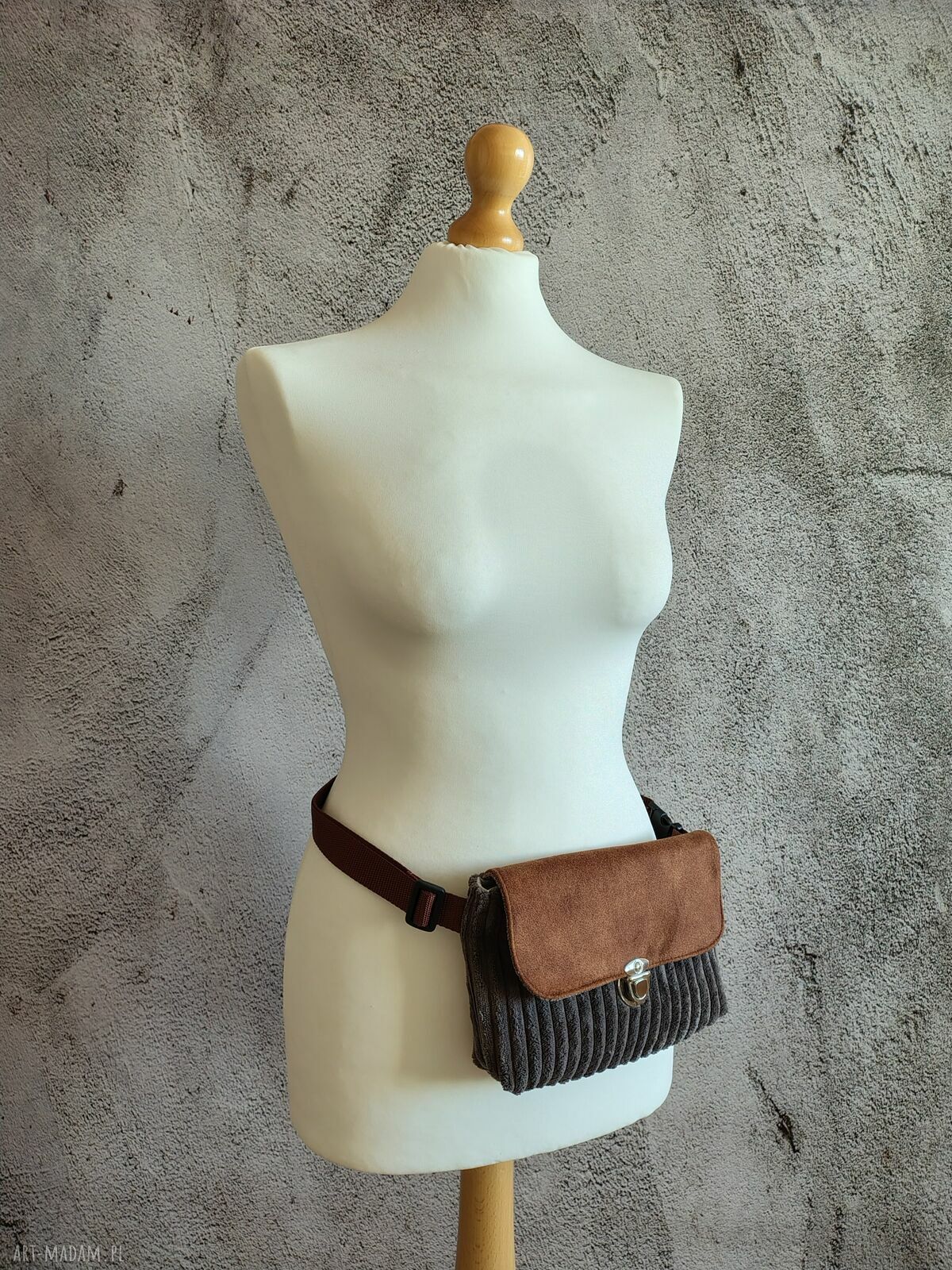 Damska nerka handmade - mini saszetka na rower i koncert