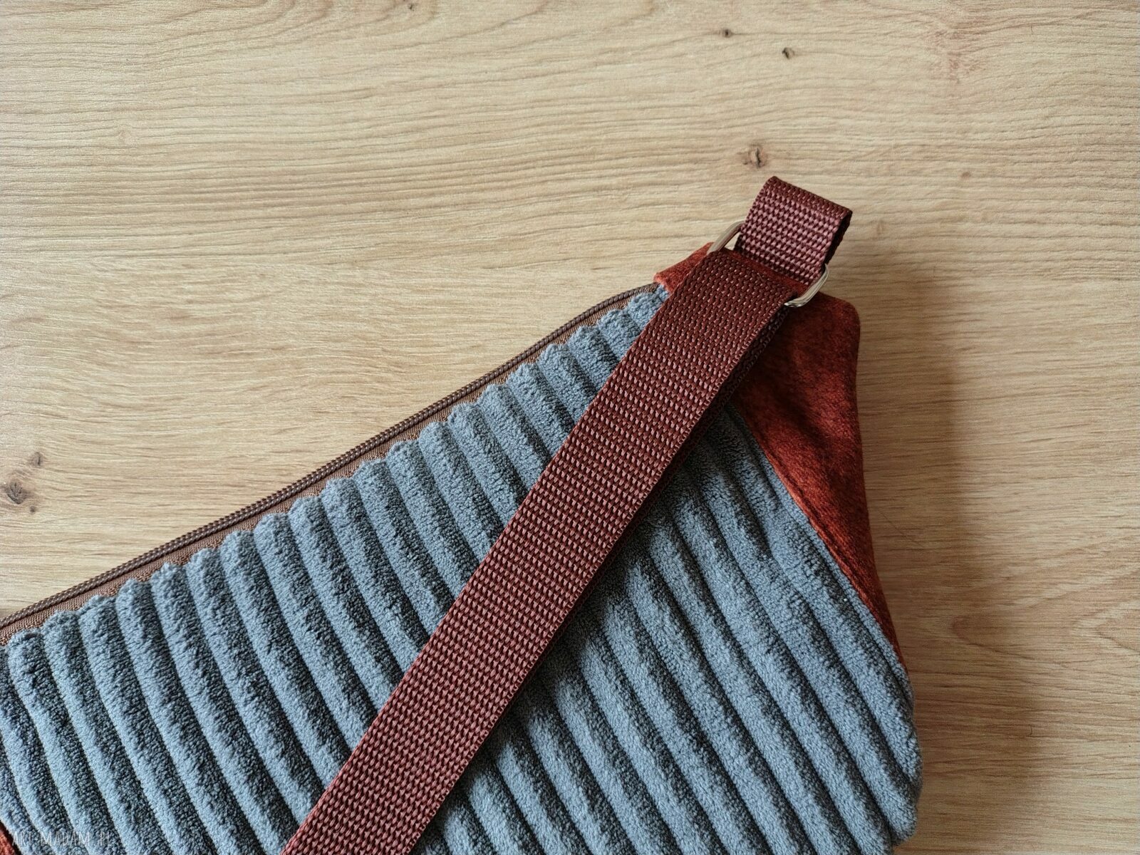 Damska nerka-saszetka na rower i do pracy (nerko-torebka crossbody)
