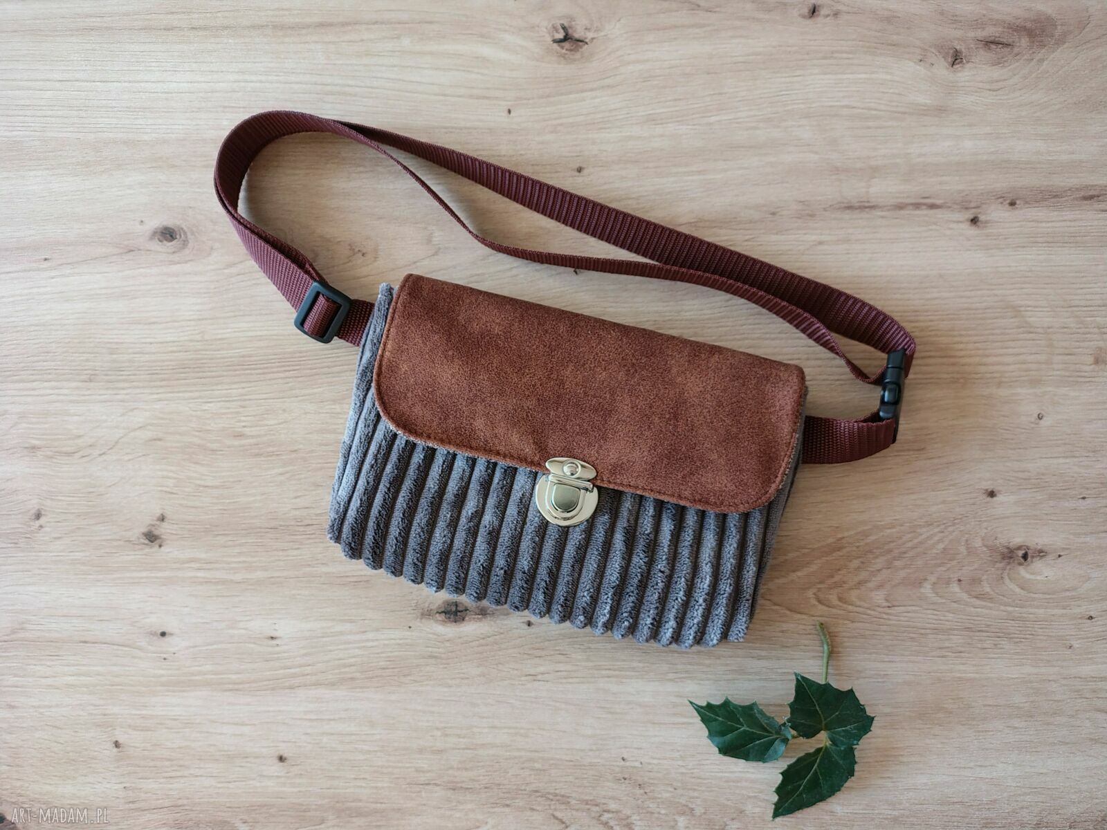 Damska nerka handmade - mini saszetka na rower i koncert