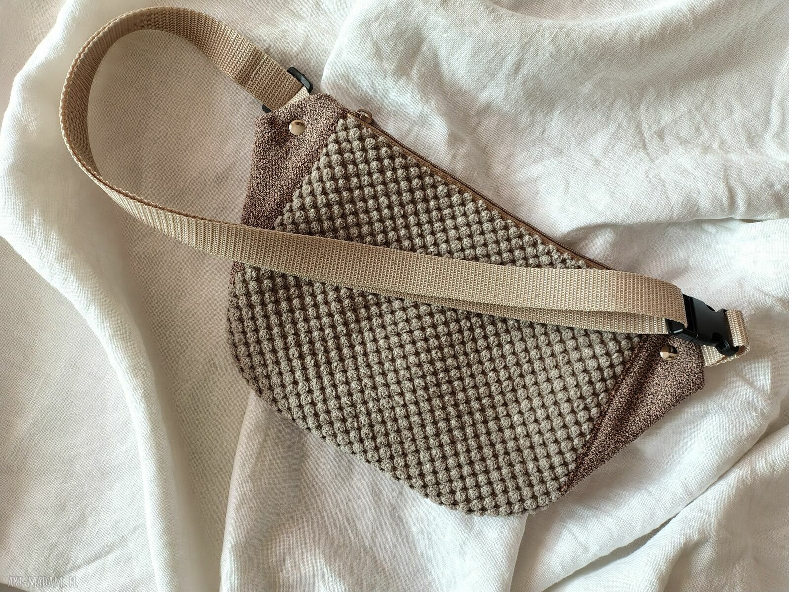 Damska nerka handmade - pojemna saszetka na co dzień
