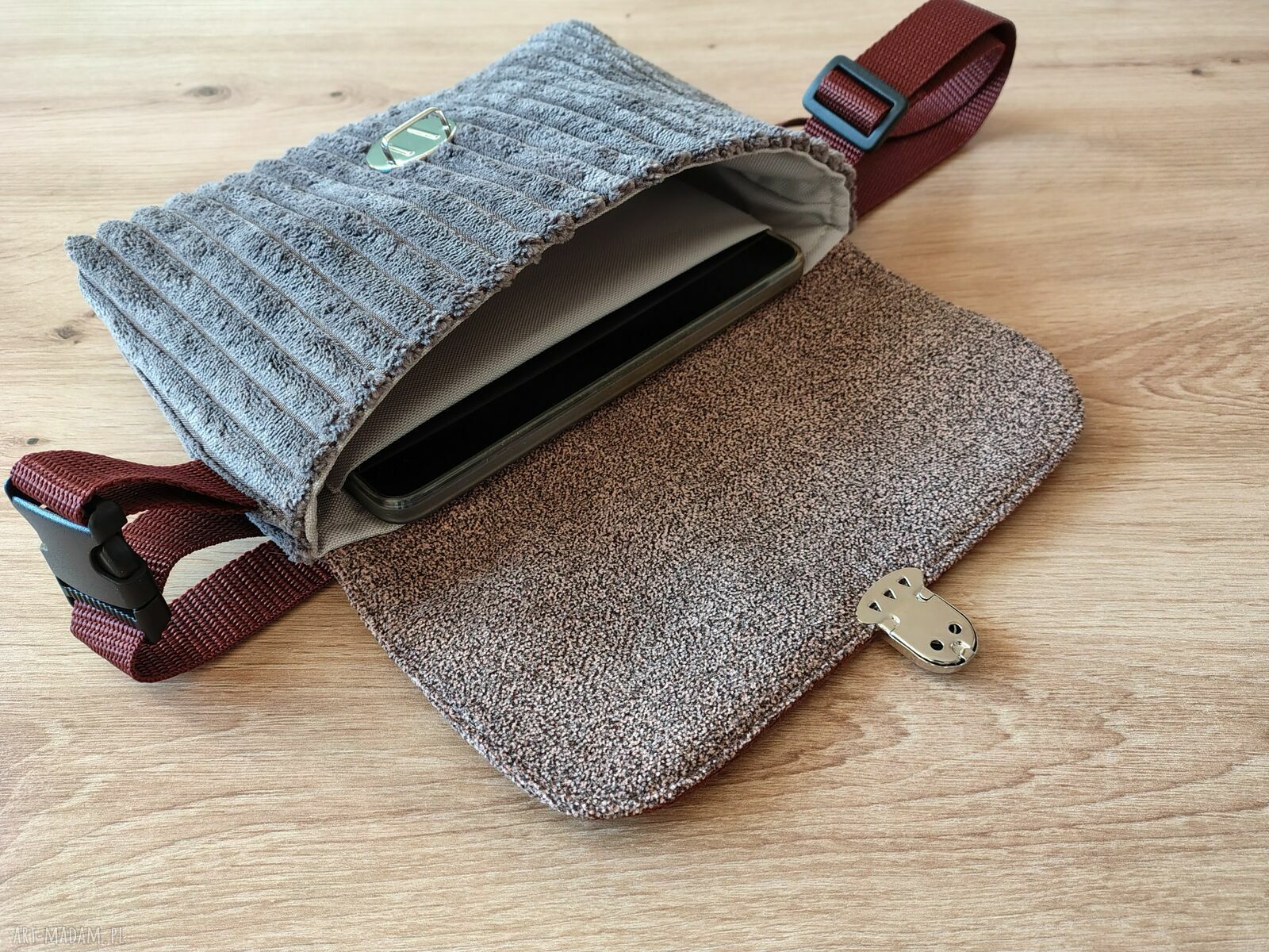 Damska nerka handmade - mini saszetka na rower i koncert
