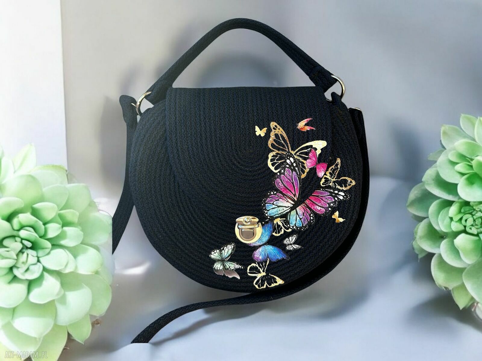 Okrągła torebka boho na ramię - handmade ze sznurka z haftem motyli