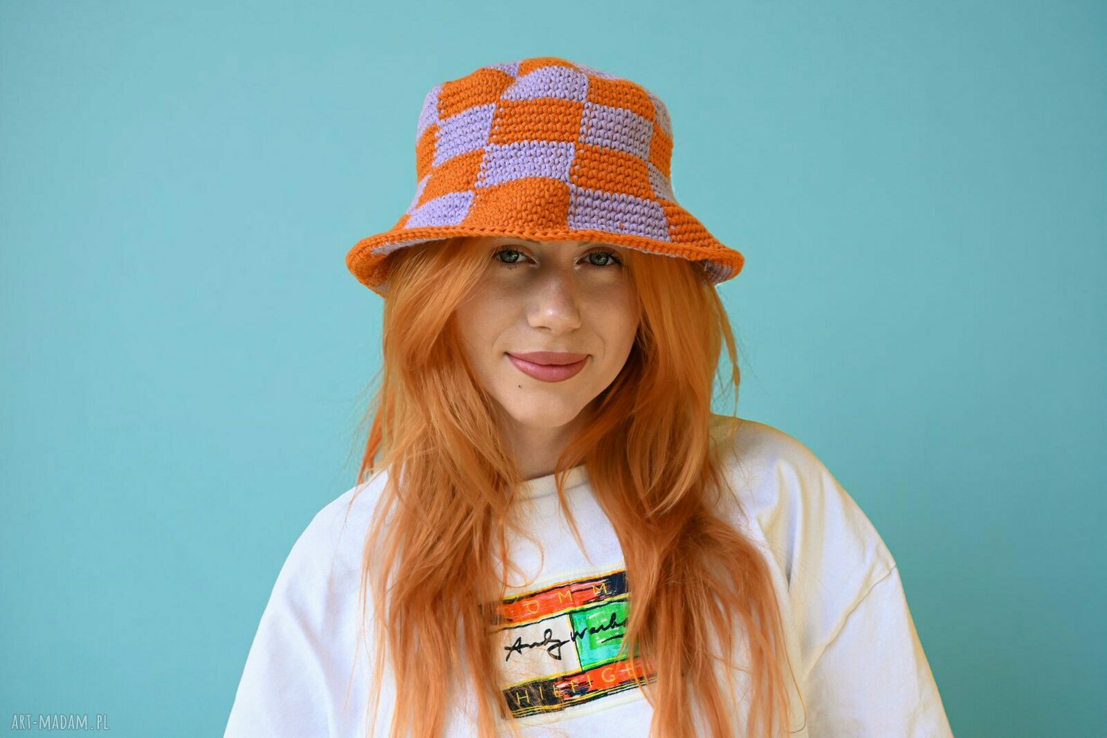 Damska czapka bucket szydełkowana w kremowym fiolecie i burnt orange