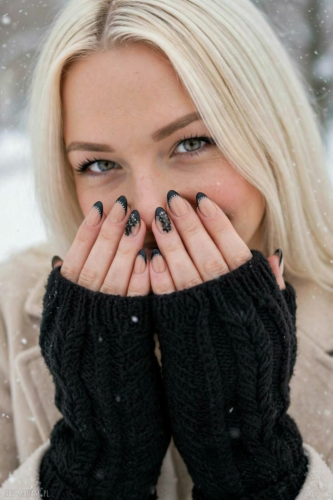 Czarne mitenki damskie z wełny merino - rękodzieło Foxy Knit