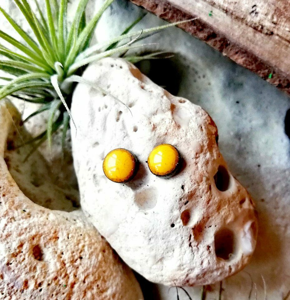 Żółte kolczyki sztyfty z ceramiki Gaia - lekkie, antyalergiczne i wyjątkowe