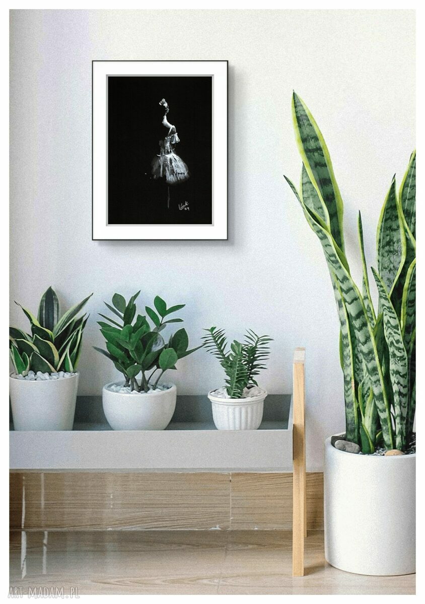 Dance 7 - baletnica w bieli i czerni, grafika tuszem A4