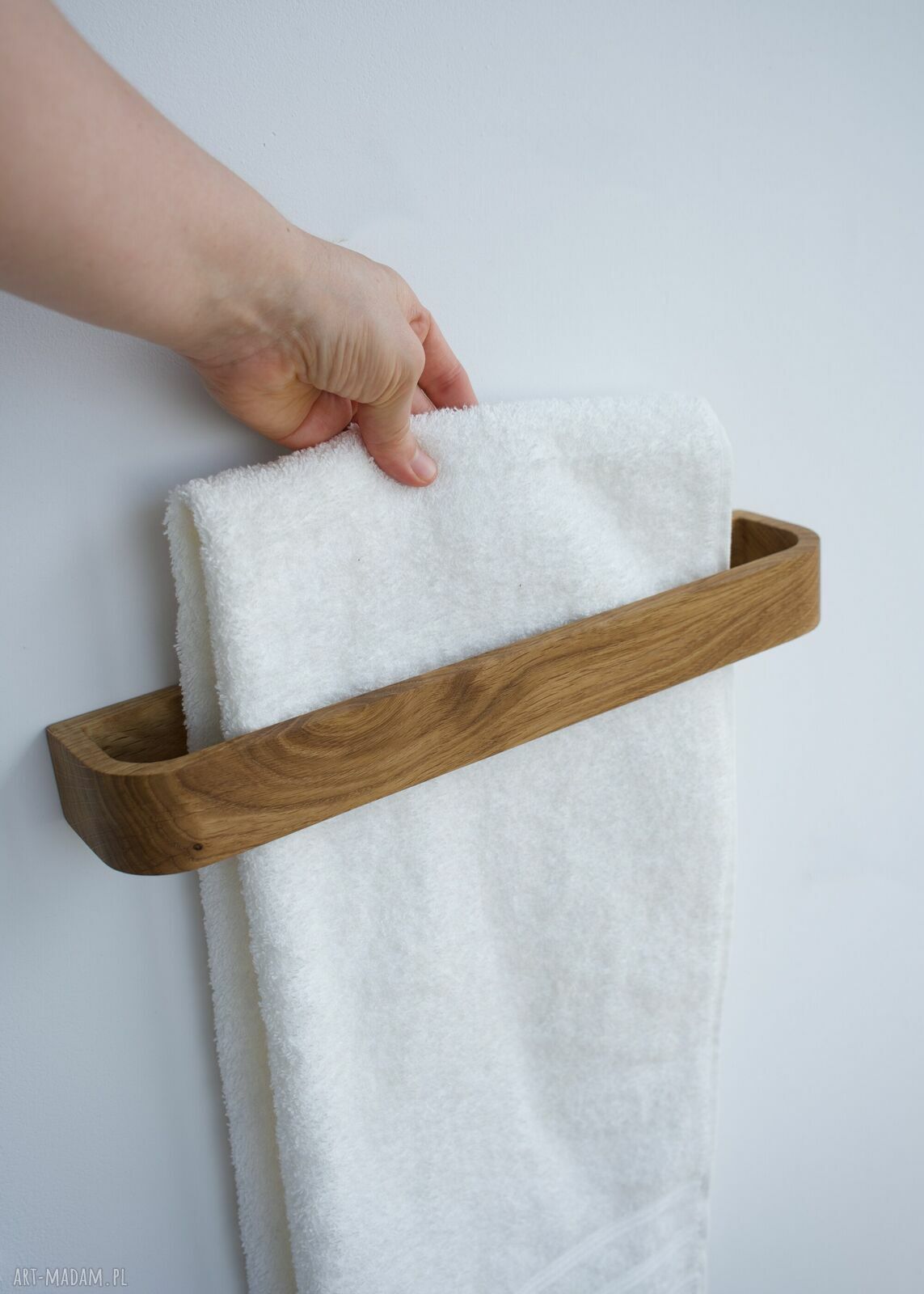 Dębowy wieszak na ręczniki 35 cm w nowoczesnej formie