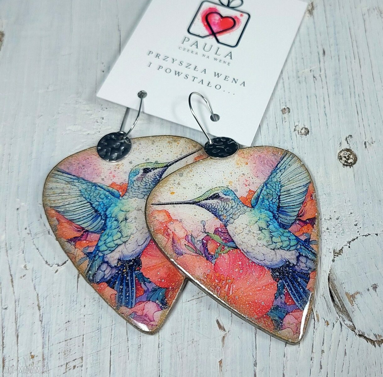 Kolczyki decoupage Koliber i Kwiaty z żywicą oraz elementem ze stali chirurgicznej