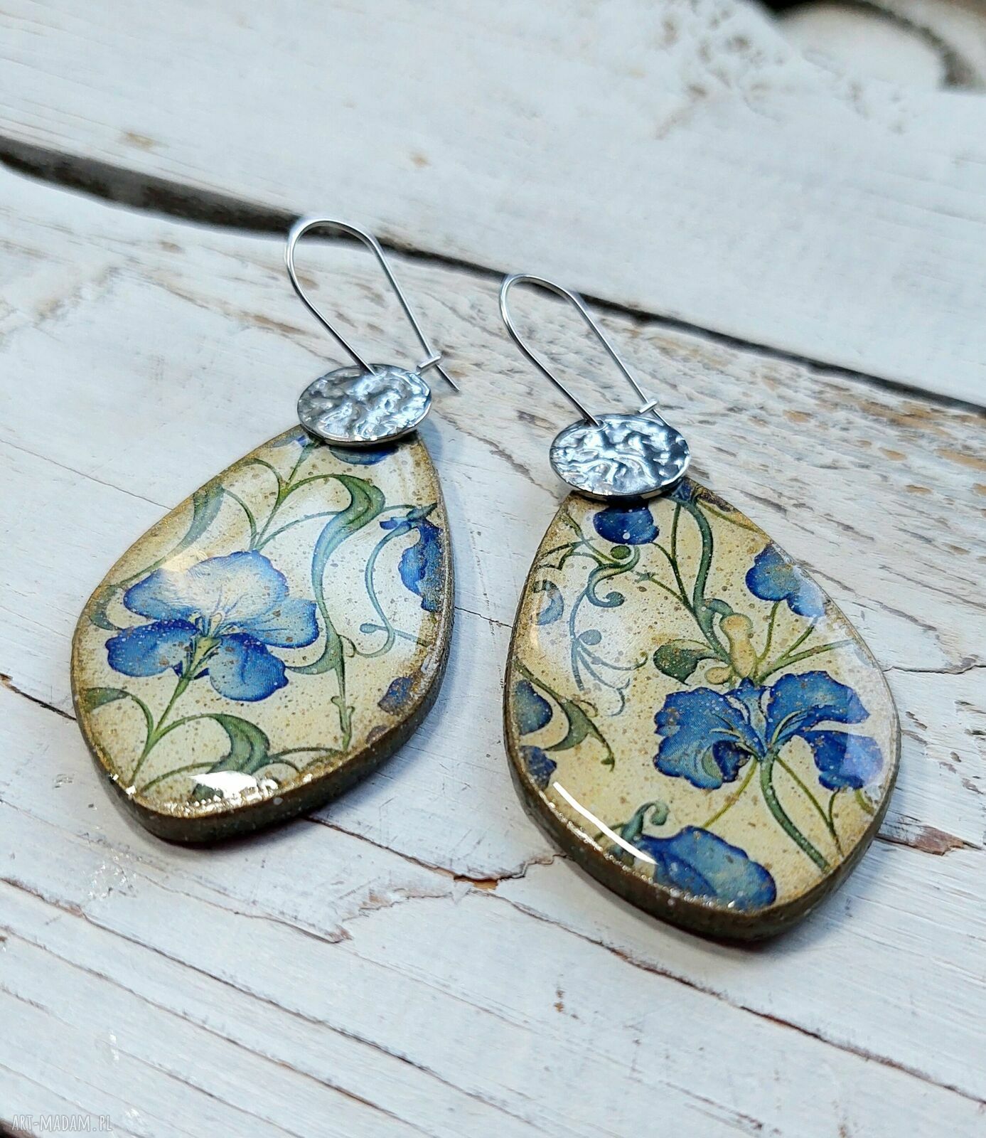 Kolczyki decoupage z secesyjnym motywem kwiatów
