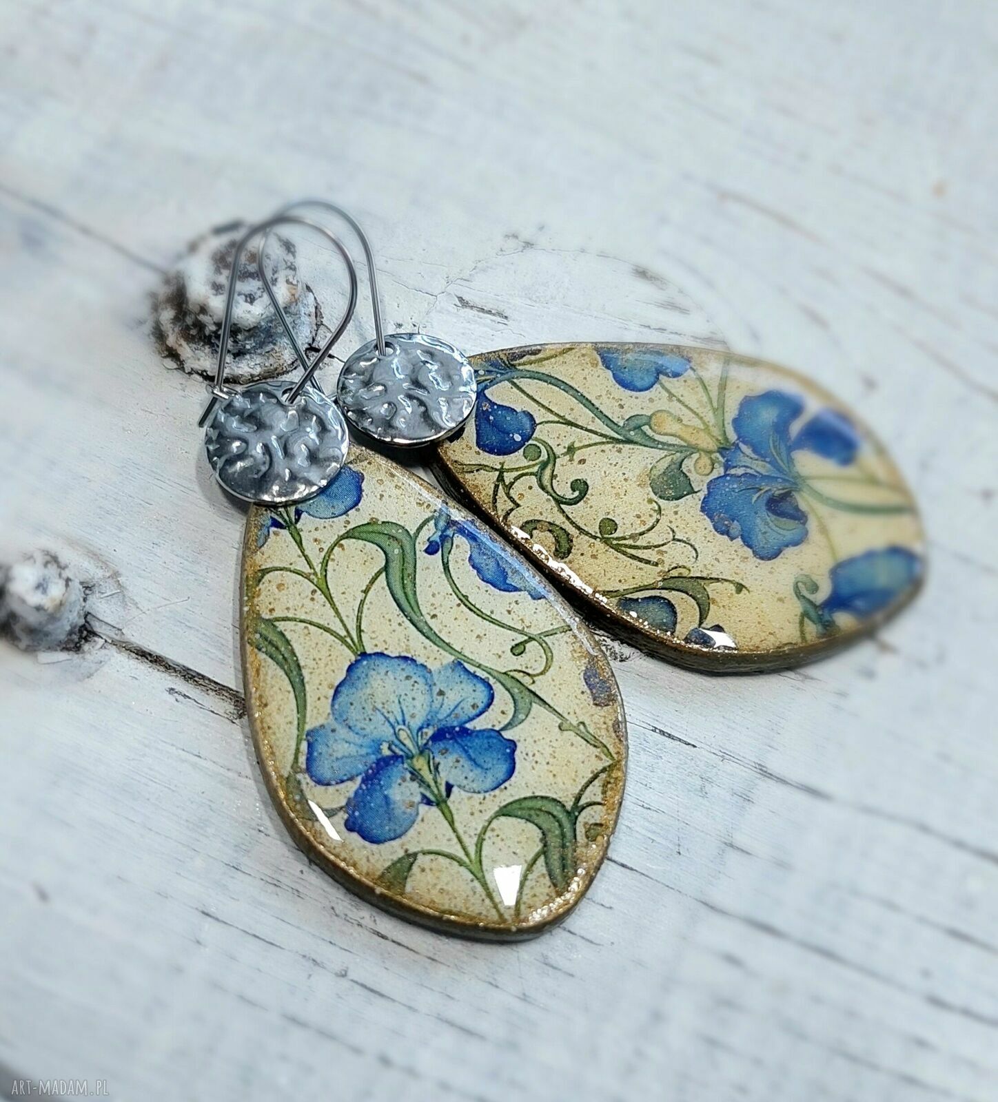 Kolczyki decoupage z secesyjnym motywem kwiatów