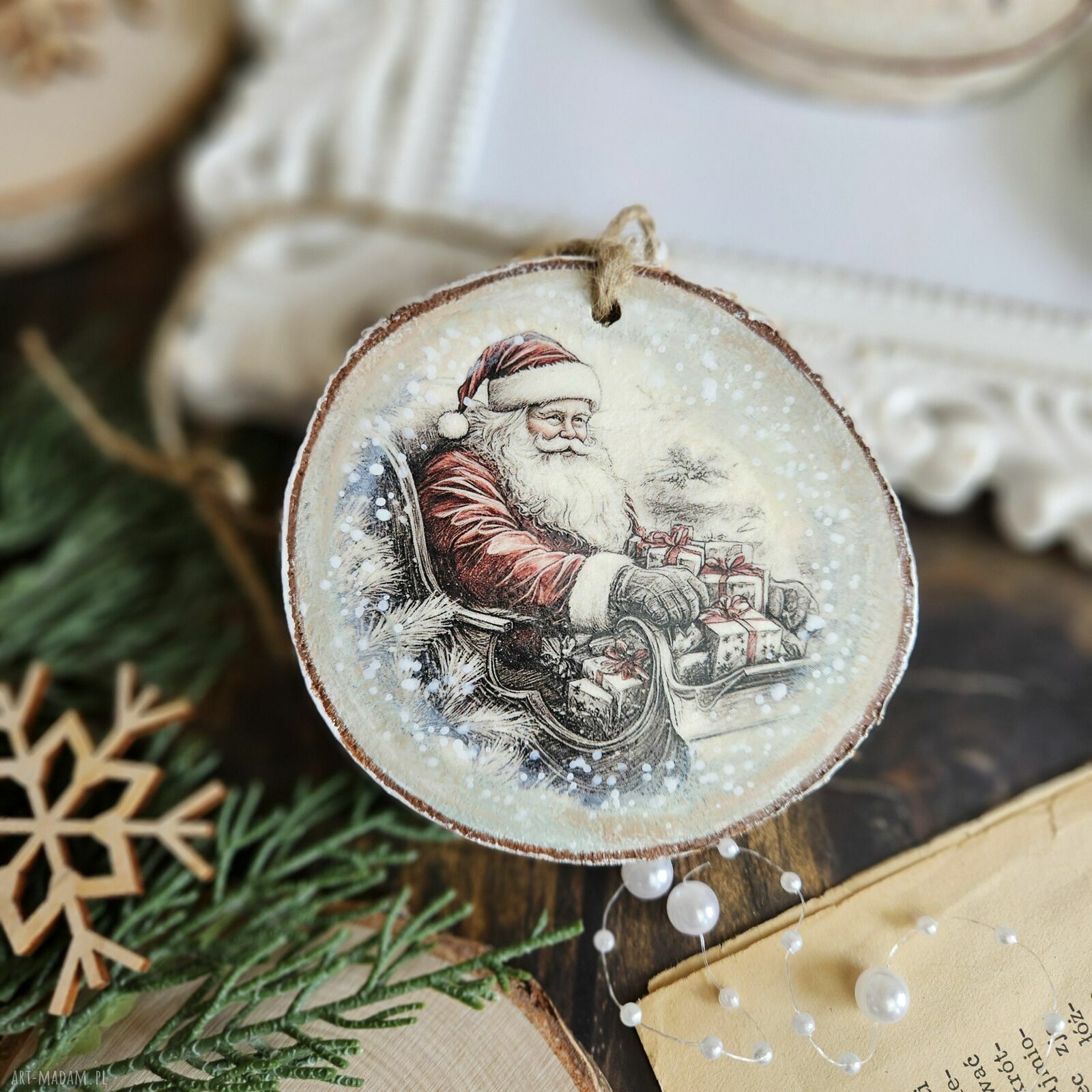 świąteczny prezent: Zestaw 3 drewnianych plastrów świątecznych z decoupage na jutowym sznurku | Justyna Art