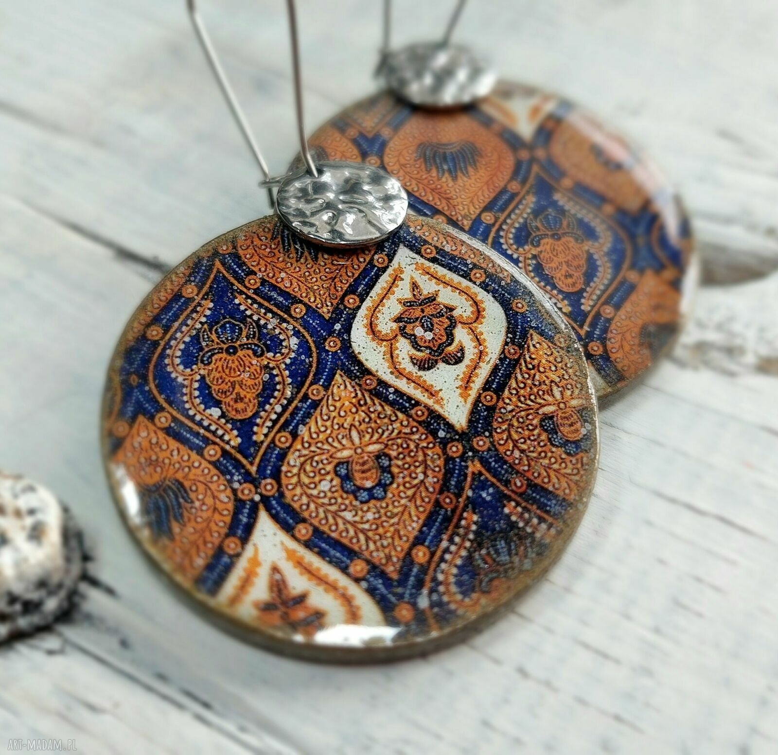 Kolczyki decoupage orientalne z żywicą - stal chirurgiczna, wiszące i lekkie