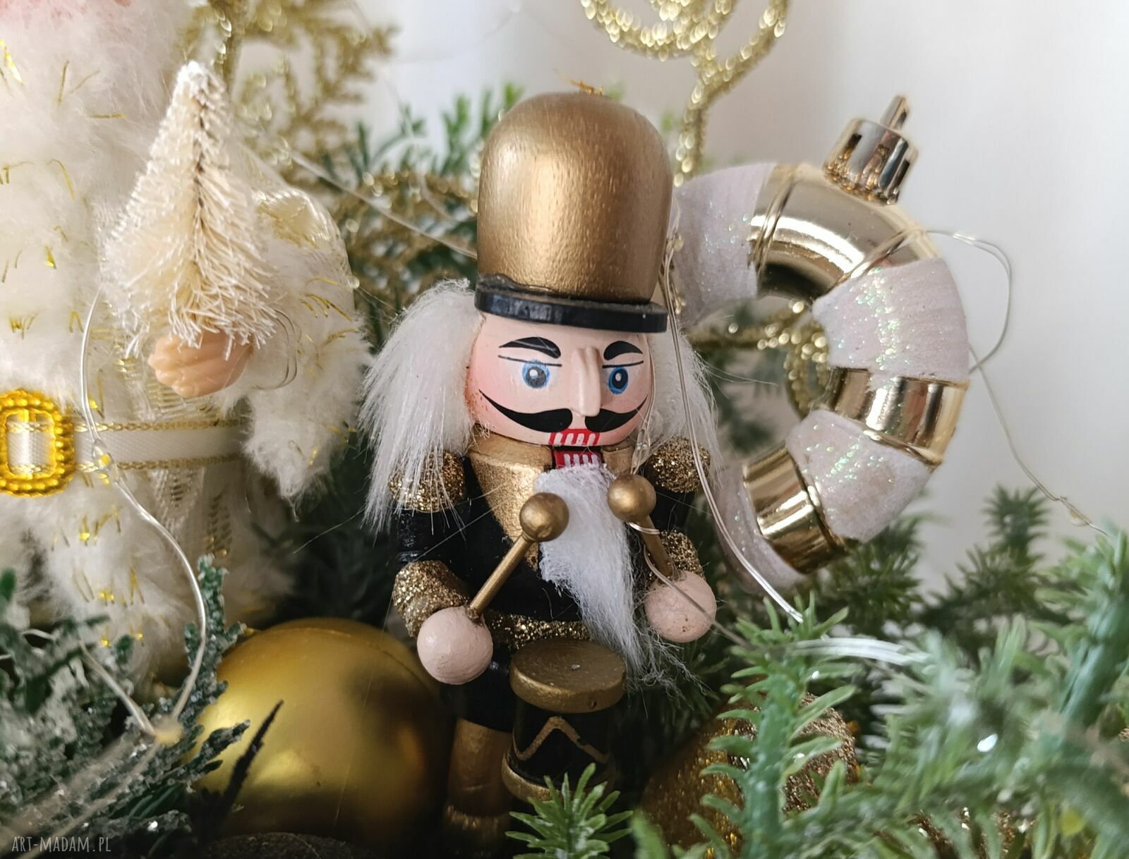 Deko na Boże Narodzenie z Mikołajem - sanie, stroik premium ze światełkami LED