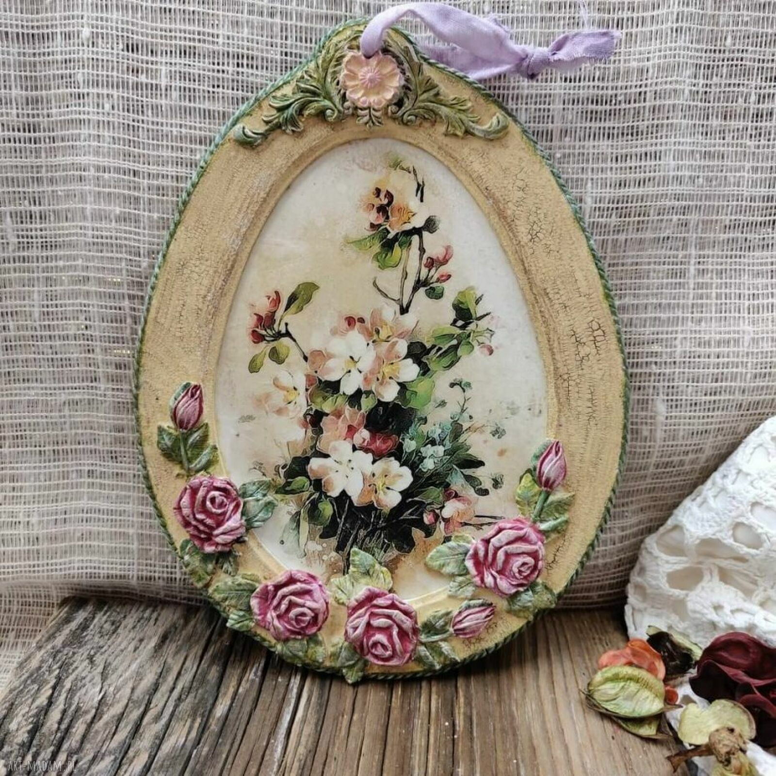 Wiosenna dekoracja wielkanocna Cream Flowers - zawieszka z kremowymi kwiatami
