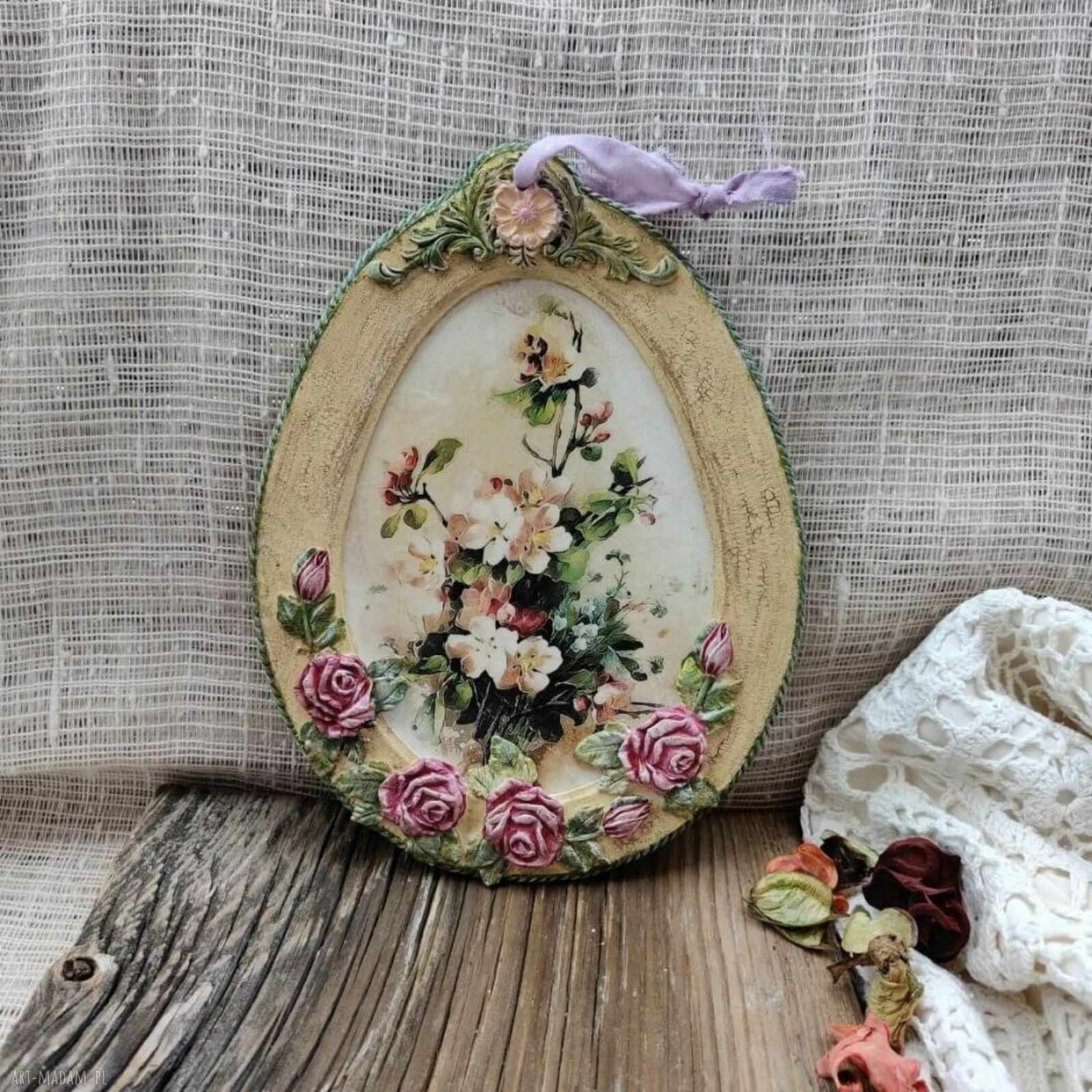 Wiosenna dekoracja wielkanocna Cream Flowers - zawieszka z kremowymi kwiatami