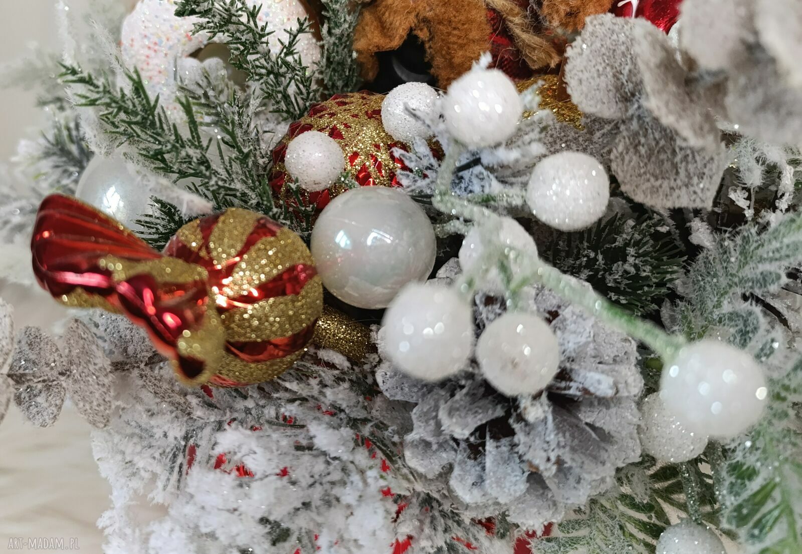 Świąteczny stroik z Mikołajem w czerwonym flower boxie - dekoracja na Boże Narodzenie