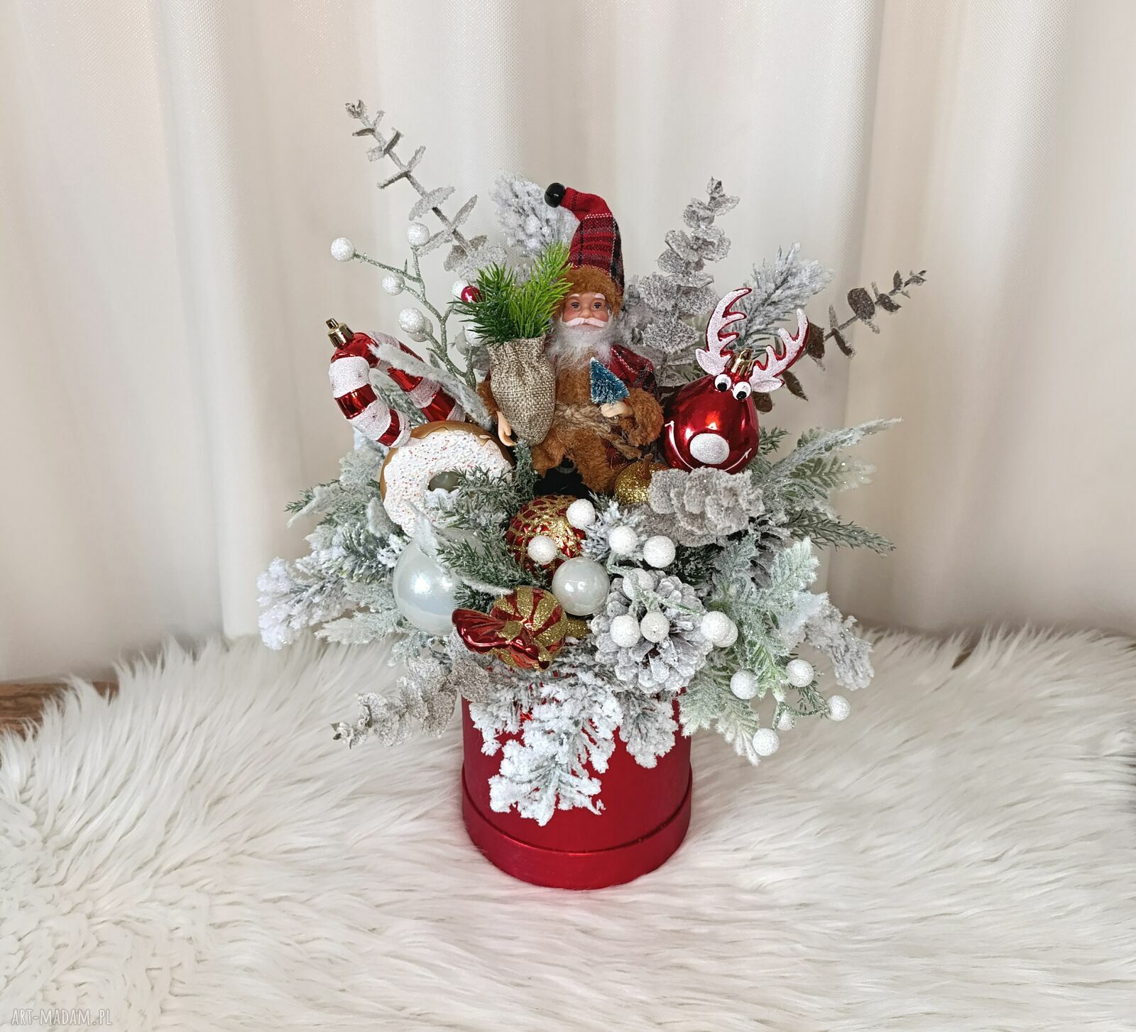 Świąteczny stroik z Mikołajem w czerwonym flower boxie - dekoracja na Boże Narodzenie