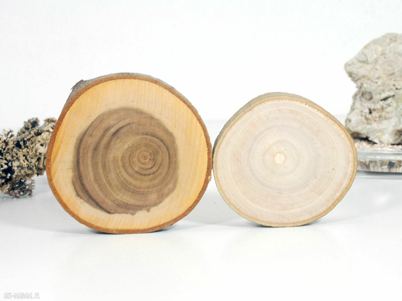 Duży ceramiczny grzybek - dekoracja półki i roślin z drewnianą podstawką