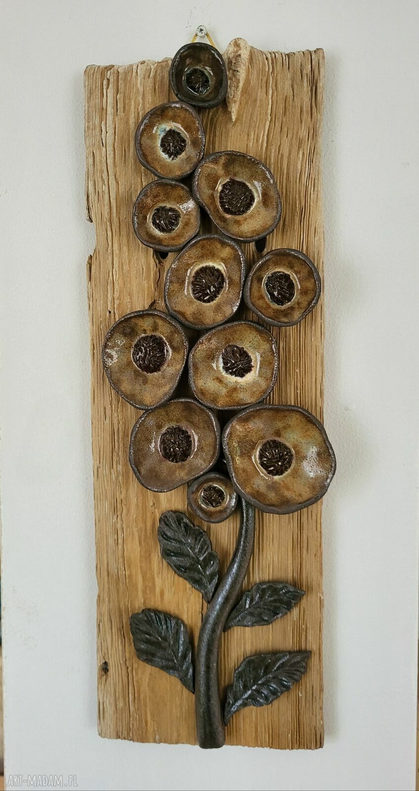Dekoracja ścienna z ceramicznymi kwiatami w stylu boho - 45 x 16 cm