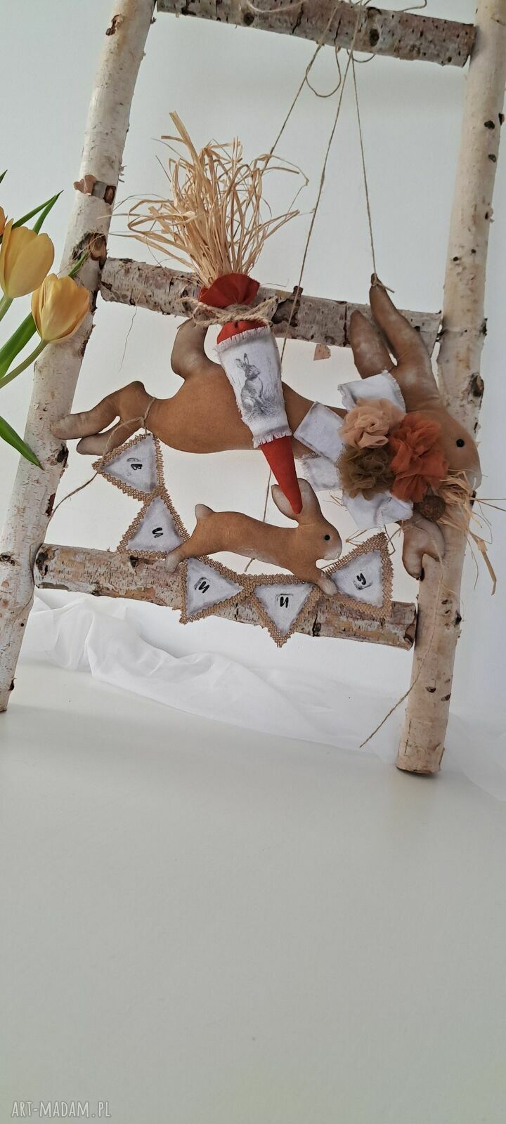 Dekoracja wisząca - dwa zajączki vintage z marchewką