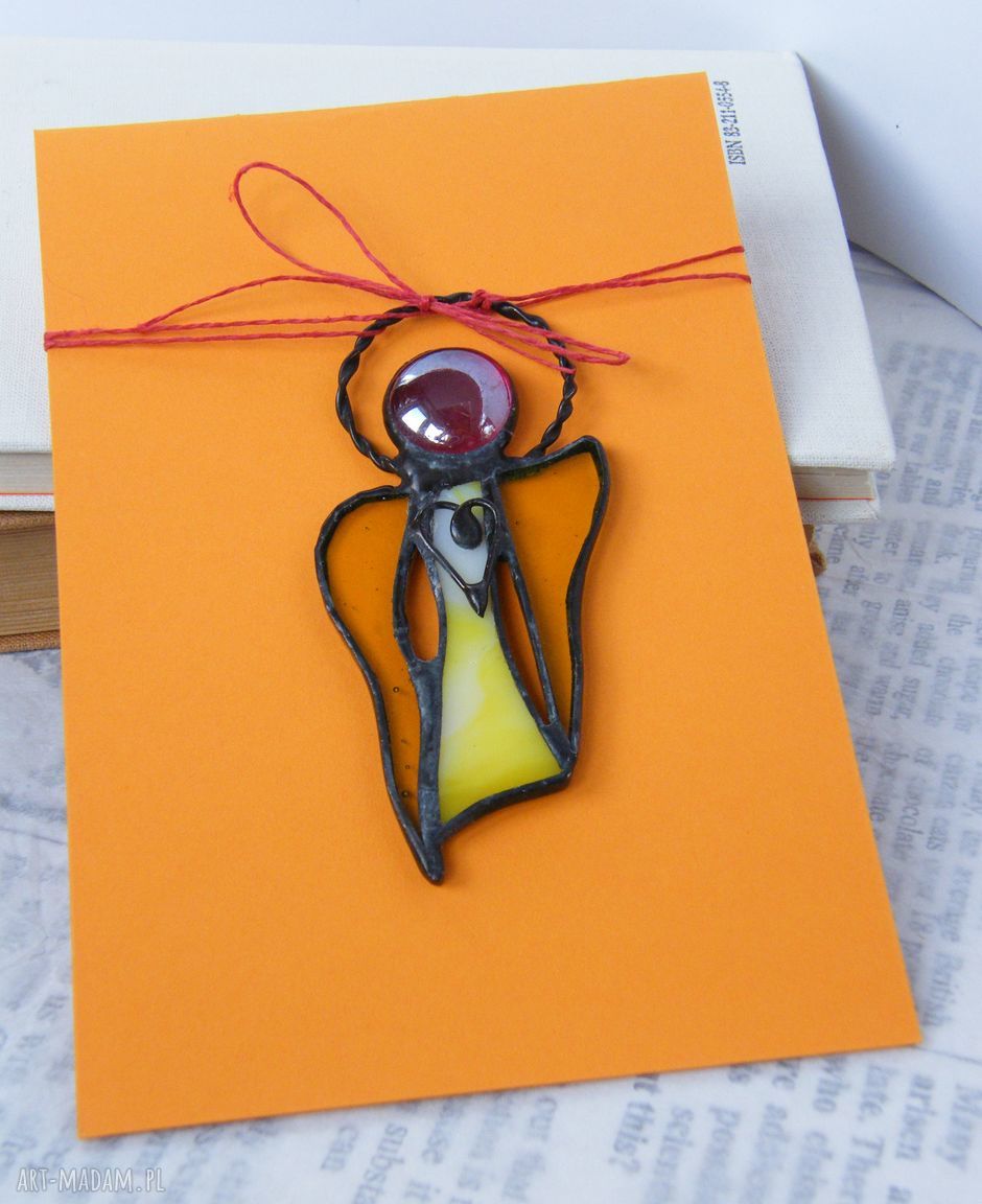 Kartka na życzenia z żółtym aniołkiem - handmade 10x15 cm z witrażową zawieszką