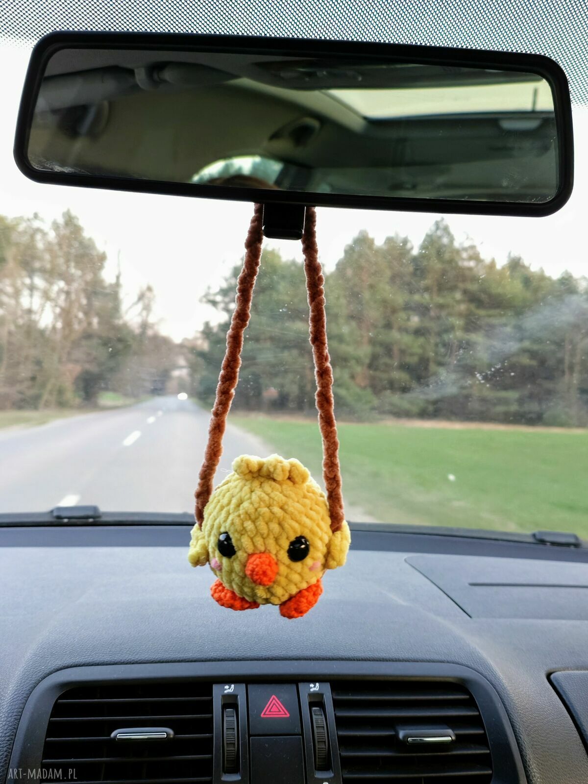dodatki: Zawieszka do samochodu szydełkowy kurczaczek na huśtawce Ręcznie wykonane