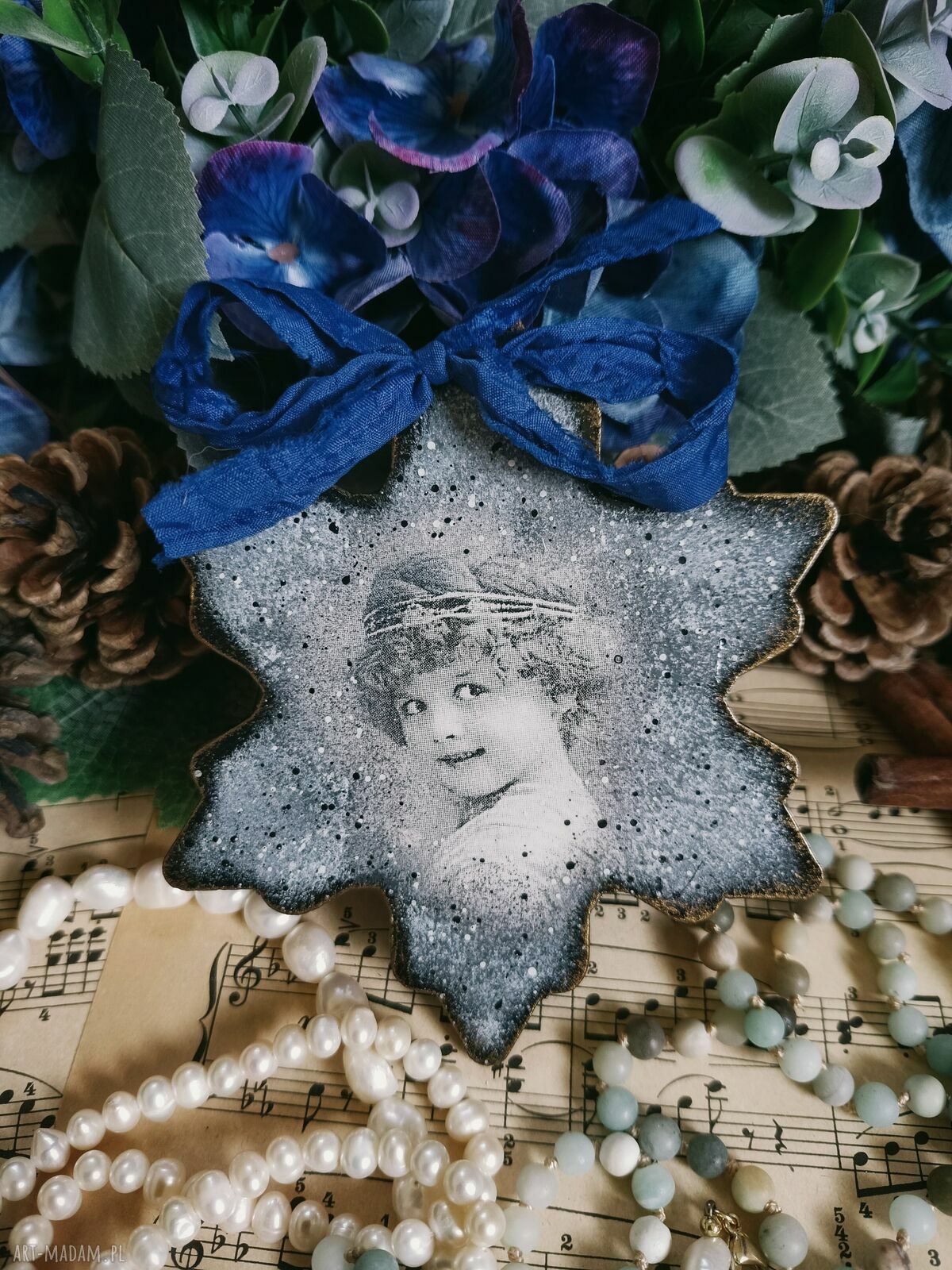 Ręcznie wykonana zawieszka dekoracyjna shabby chic z dziewczynką