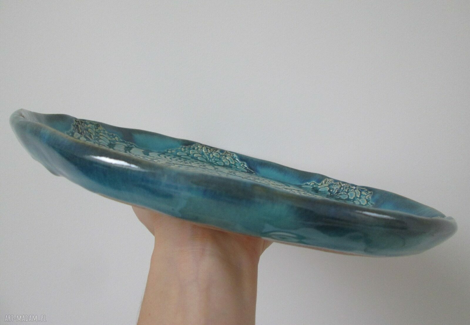 Ręcznie robiona ceramiczna patera z koronką