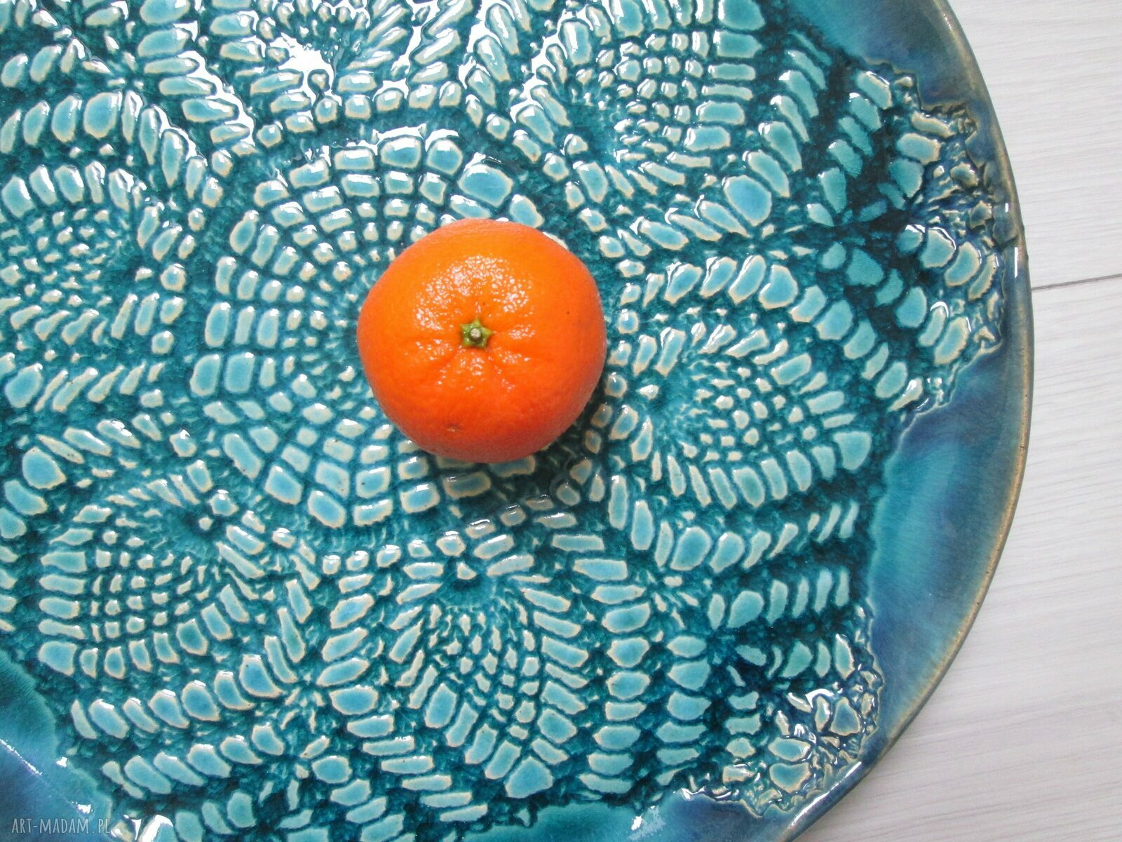 Ręcznie robiona ceramiczna patera z koronką