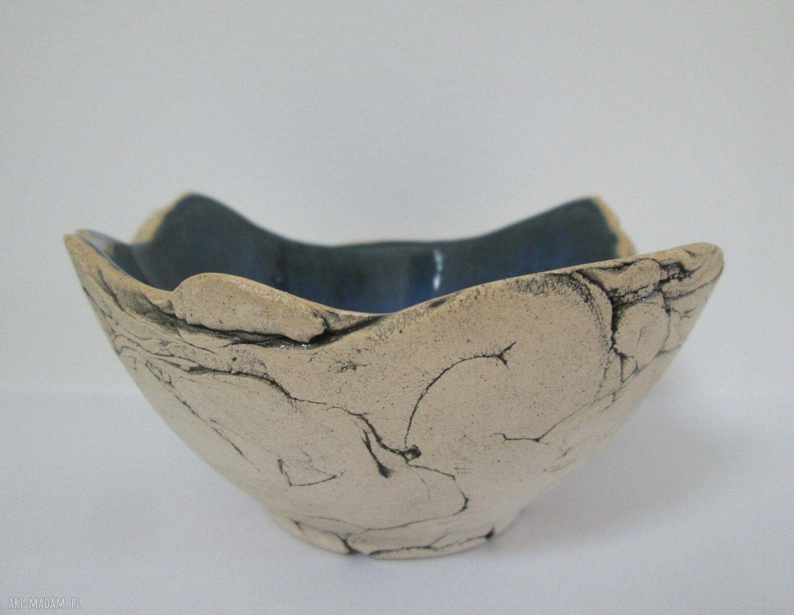 Mała niebieska miseczka ceramiczna jak skała