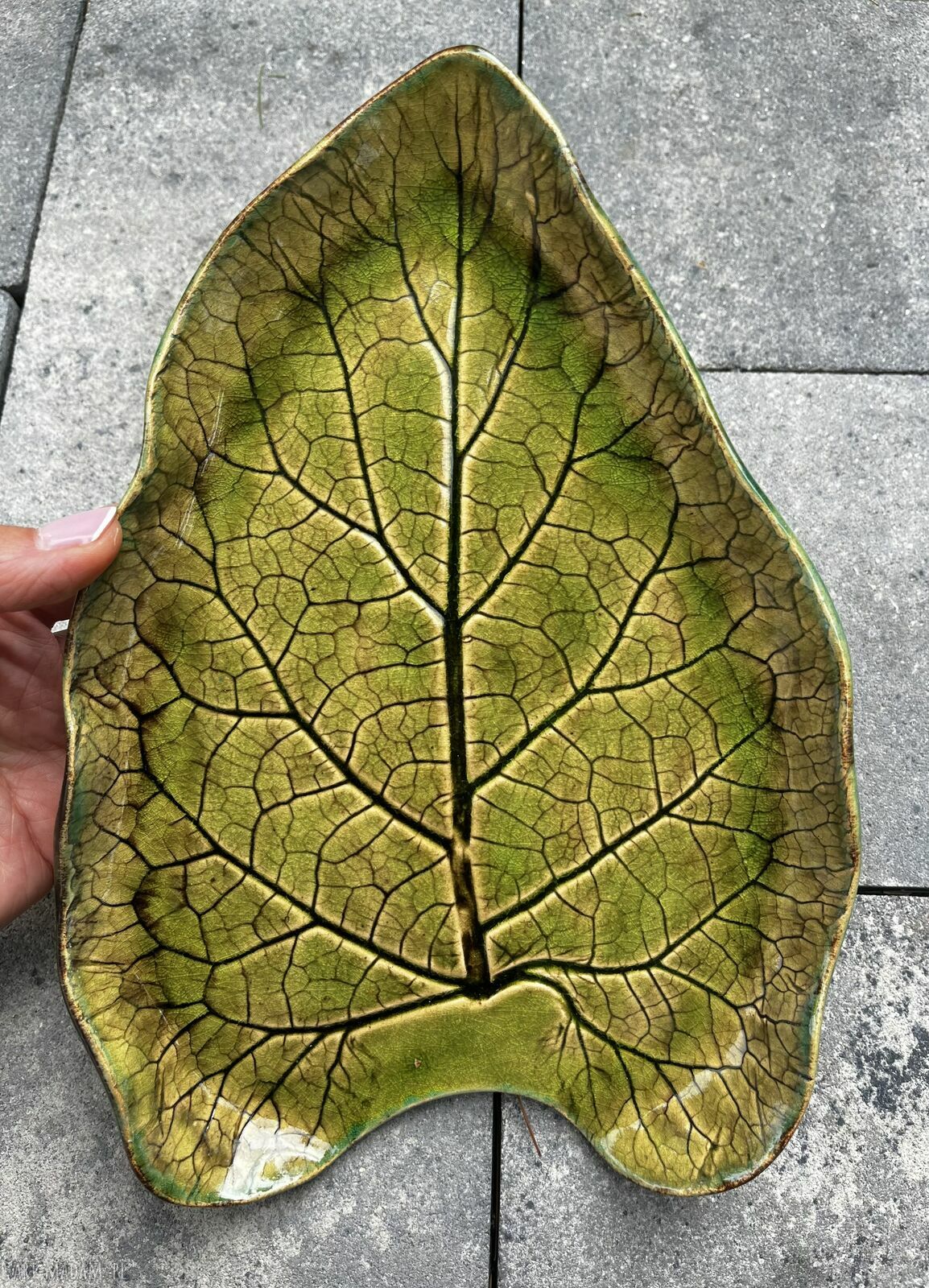 Dekoracyjna patera liść z ceramiki handmade