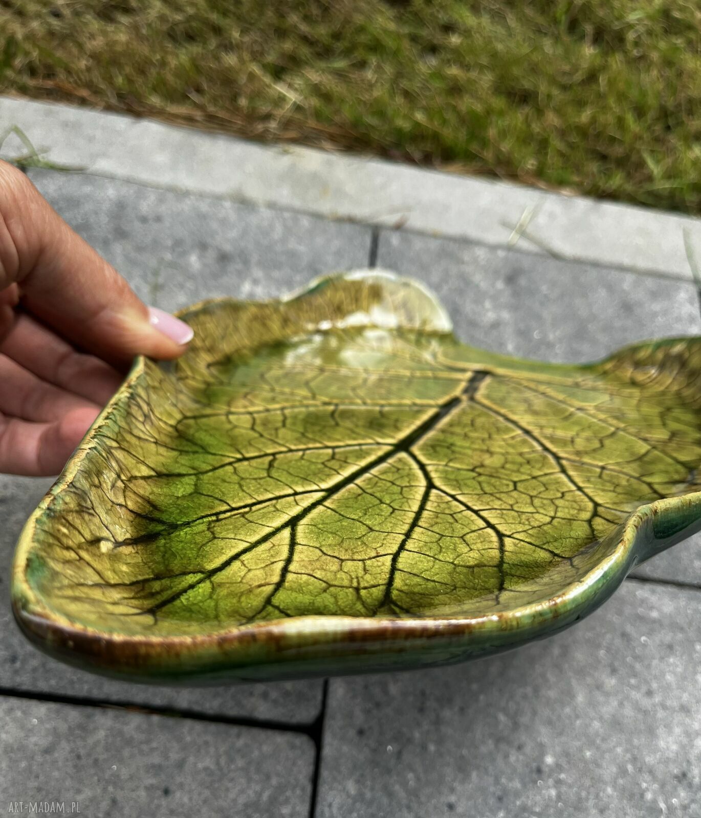 Dekoracyjna patera liść z ceramiki handmade