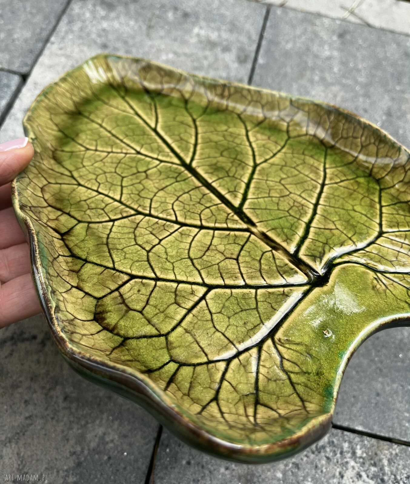 Dekoracyjna patera liść z ceramiki handmade