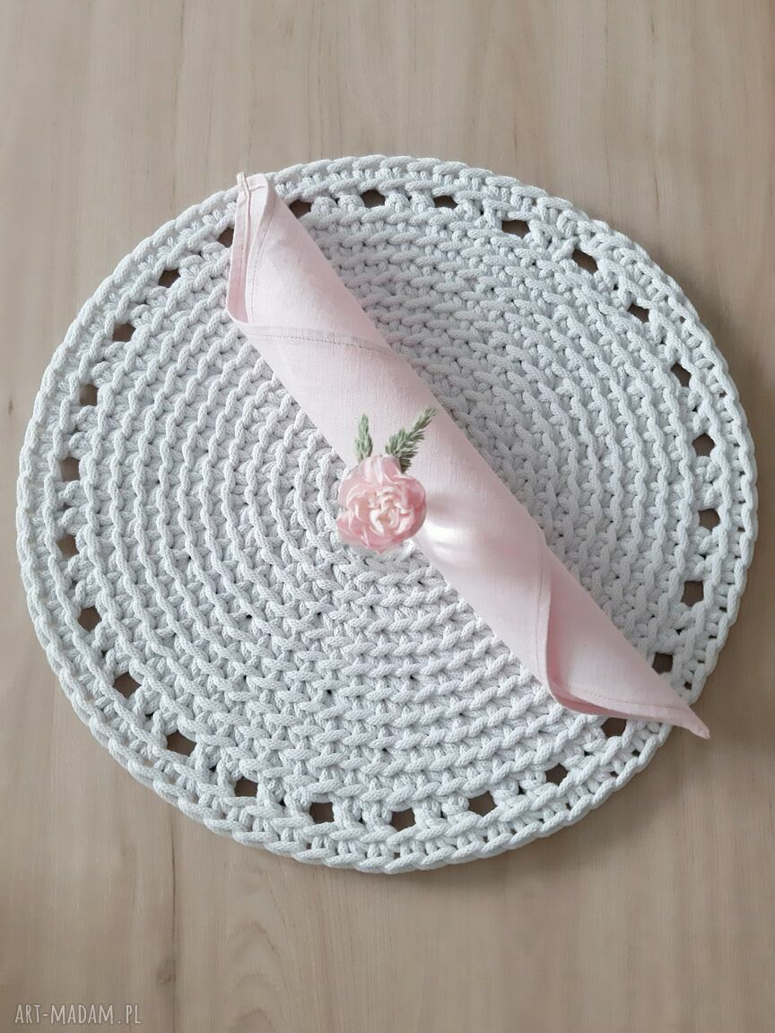 Biała podkładka ze sznurka bawełnianego - ręcznie szydełkowana 38 cm