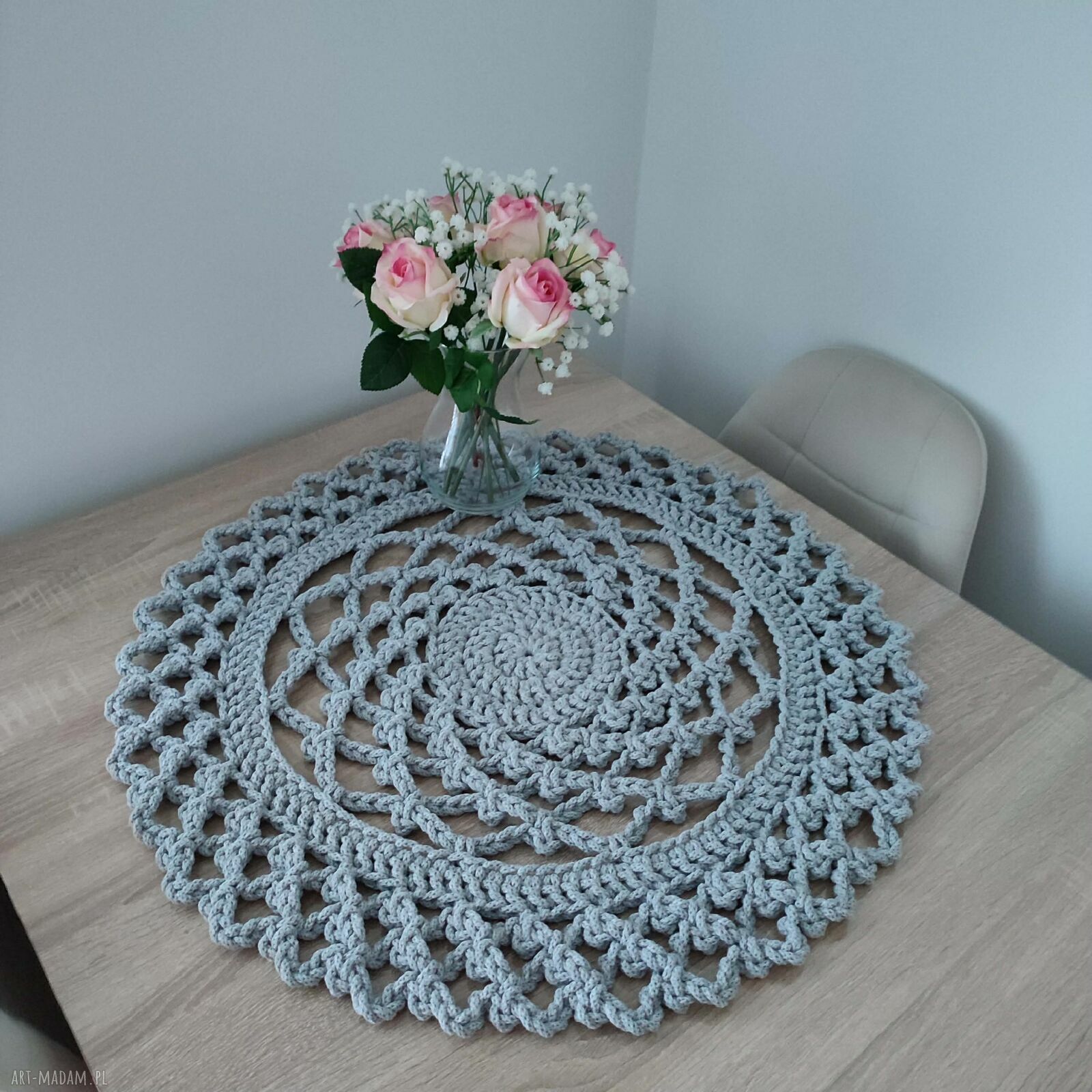 Serweta dekoracyjna szydełkowa ze sznurka 65 cm na stół