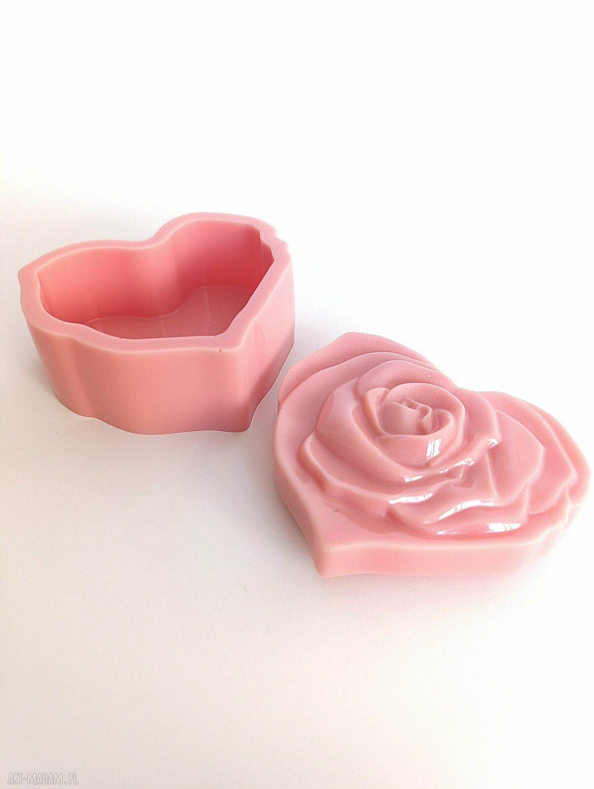 Dekoracyjna szkatułka w kształcie serca z żywicy epoksydowej (handmade)