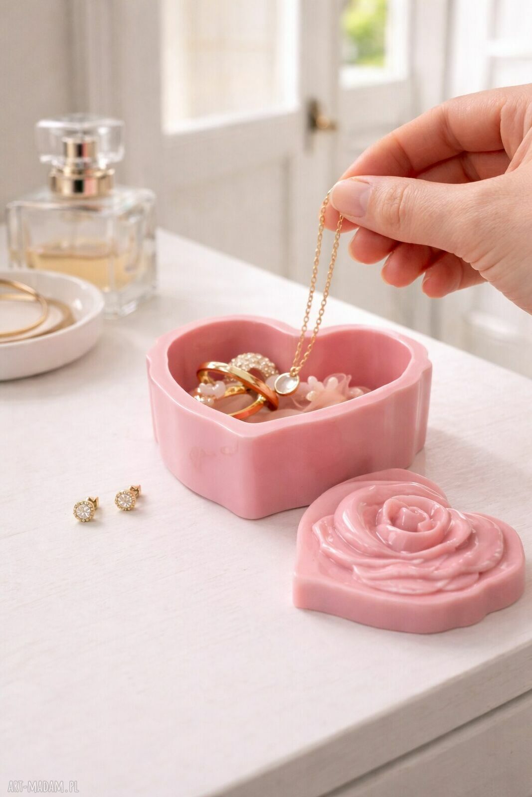 Dekoracyjna szkatułka w kształcie serca z żywicy epoksydowej handmade