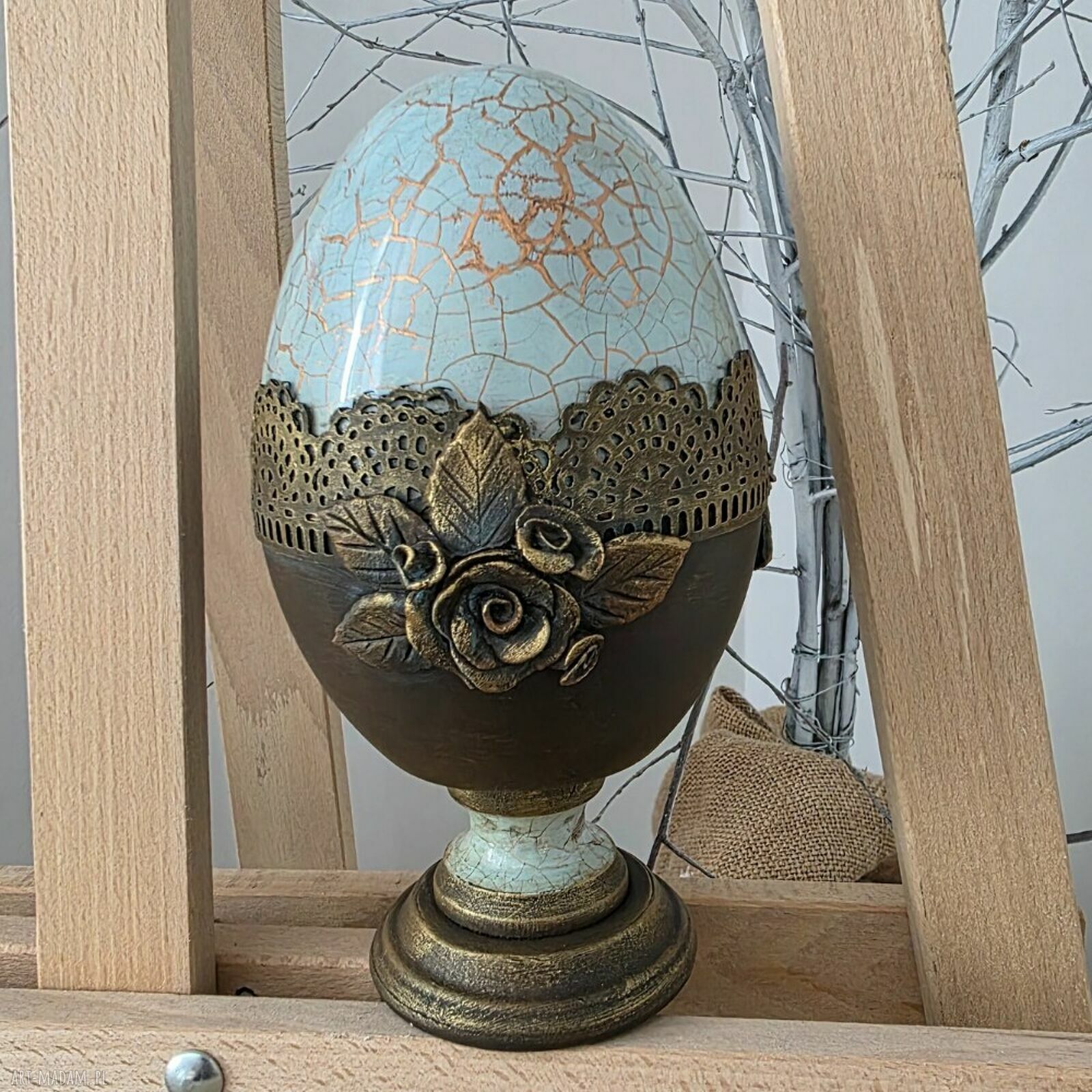 Dekoracyjne błękitne jajo z różami 15 cm - elegancka ozdoba wielkanocna vintage