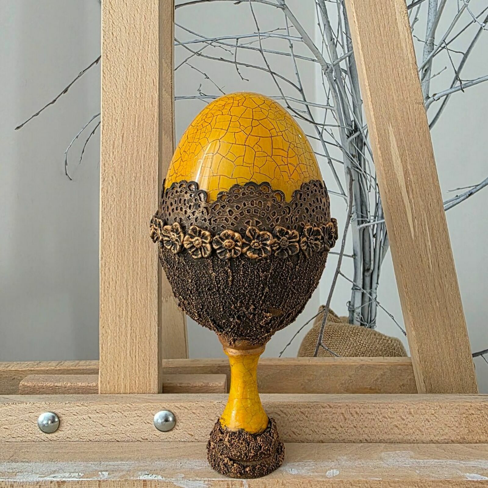 Dekoracyjne jajko „Żółte” 10 cm na smukłej nóżce - stylowa pisanka wielkanocna handmade