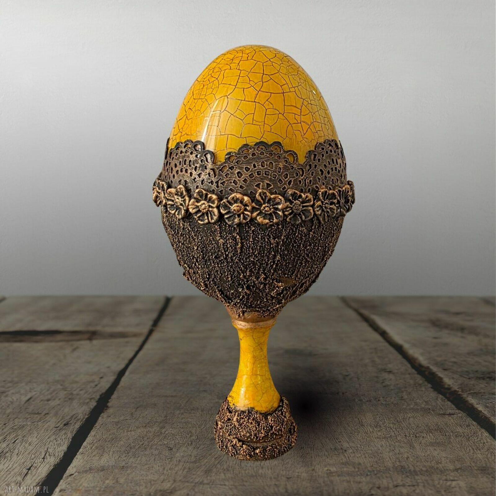 Dekoracyjne jajko „Żółte” 10 cm na smukłej nóżce - stylowa pisanka wielkanocna handmade