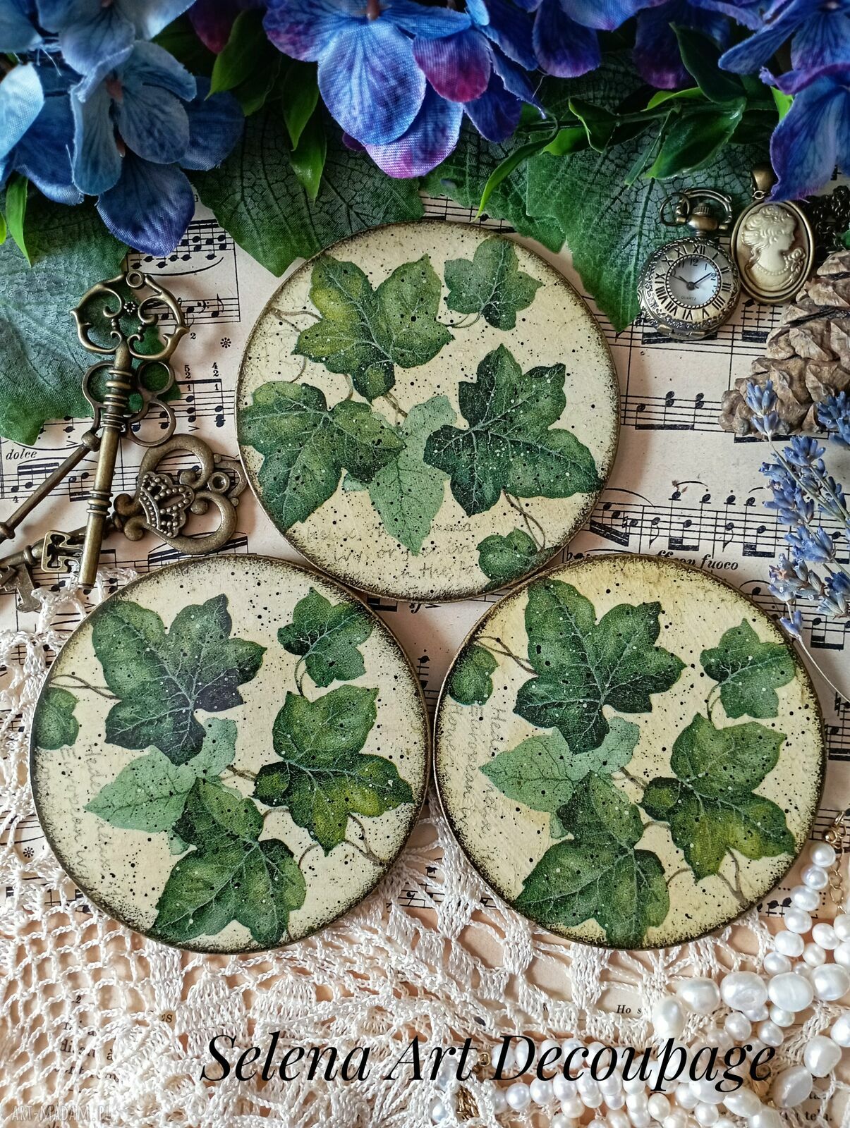 Dekoracyjne podkładki decoupage z zającami - komplet 3 sztuki (10 cm)