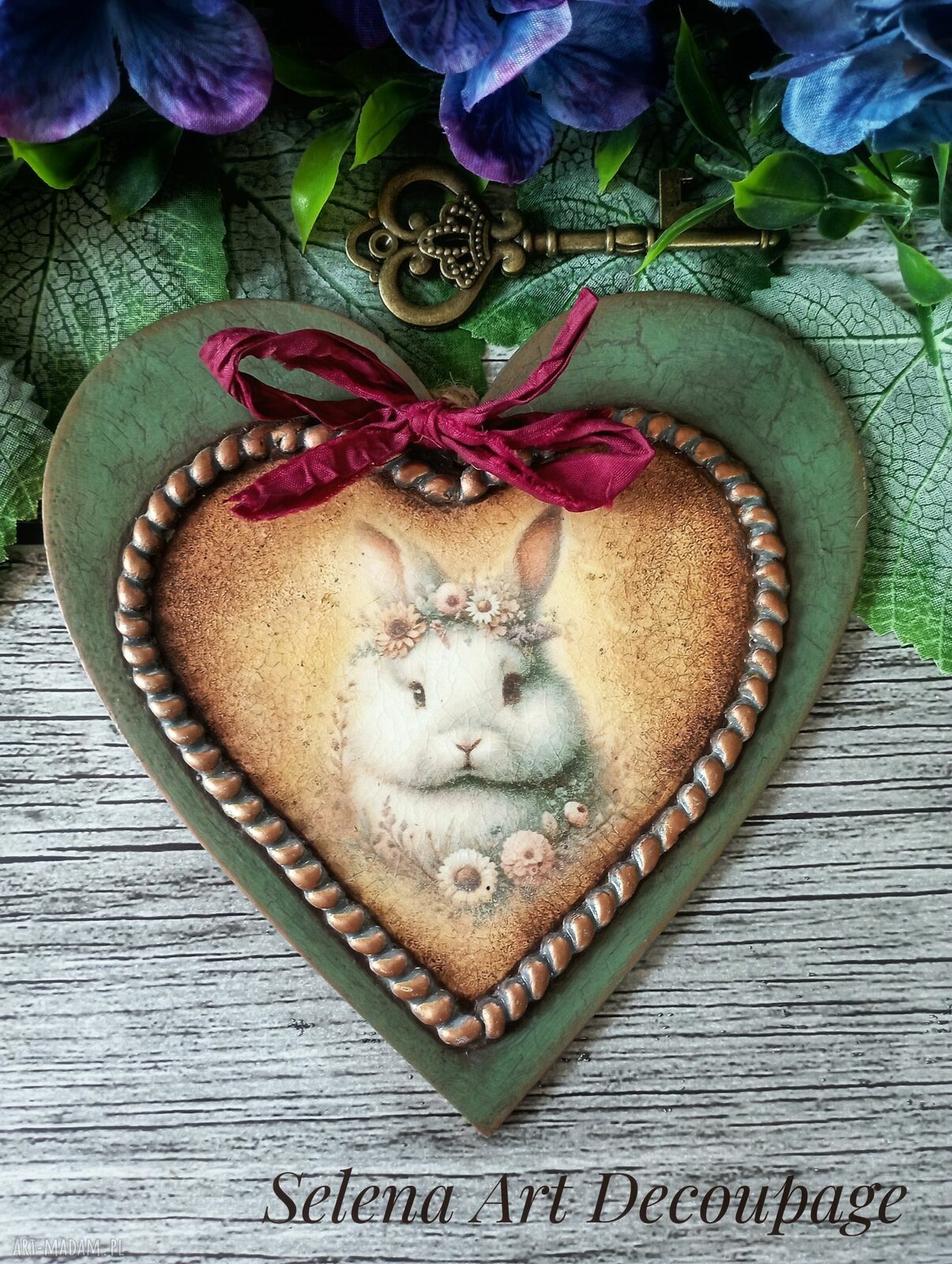 Ręcznie robione serce decoupage z króliczkiem w stylu shabby chic 15x15 cm