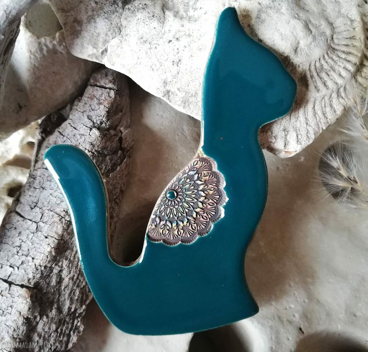 Kot ceramiczny magnes na lodówkę z mandalą - błyszczące szkliwo