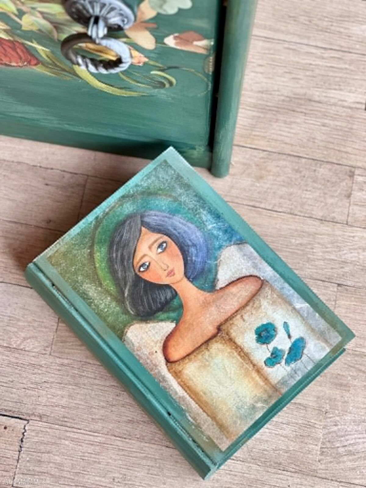 Drewniany kufer-książka z aniołem w stylu shabby chic - prezent dla niej