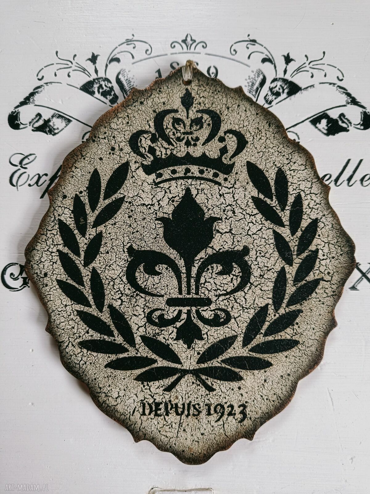 Dekoracyjny medalion vintage z zajączkiem w stylu shabby chic