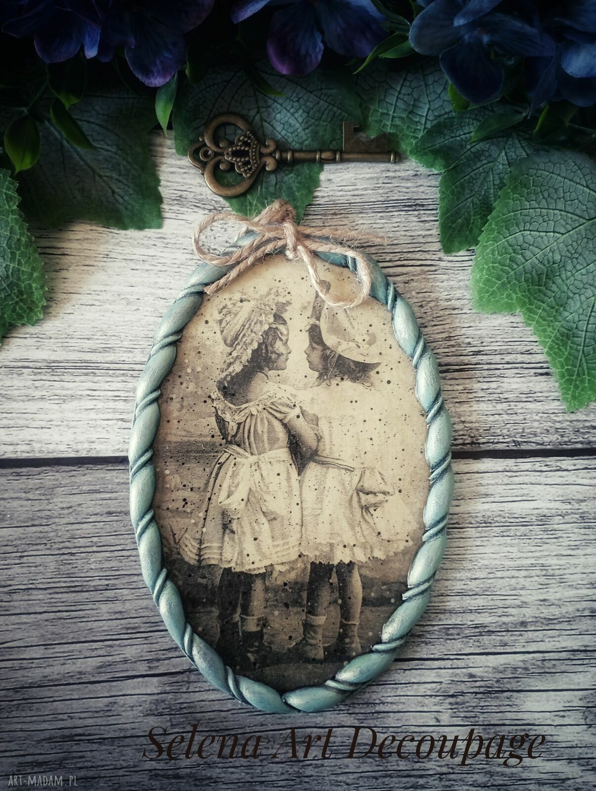Dekoracyjny medalion - zawieszka w stylu shabby chic decoupage, 12x18 cm