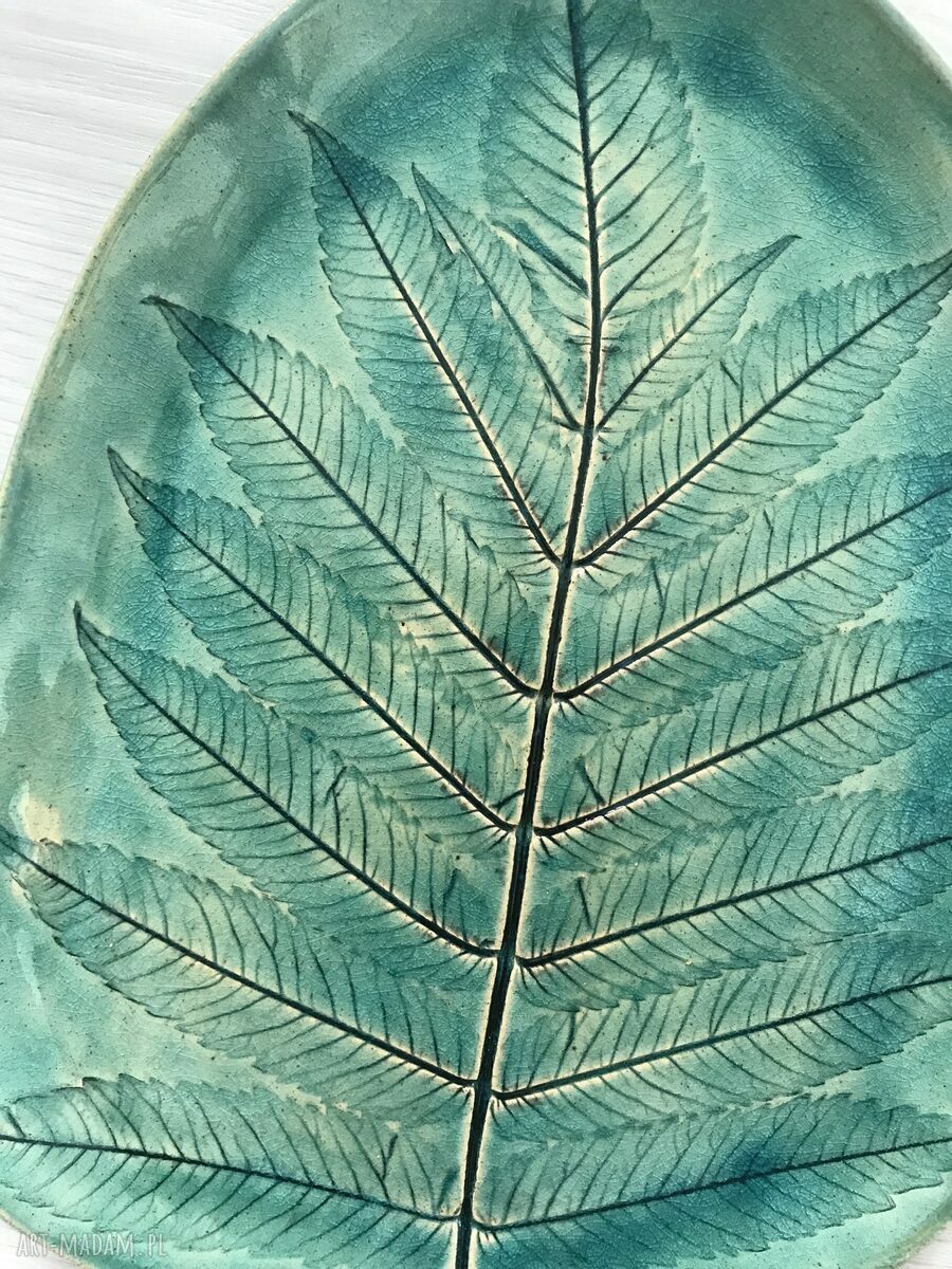Ręcznie robiony talerz ceramiczny Liść - dekoracja w stylu roślinnym